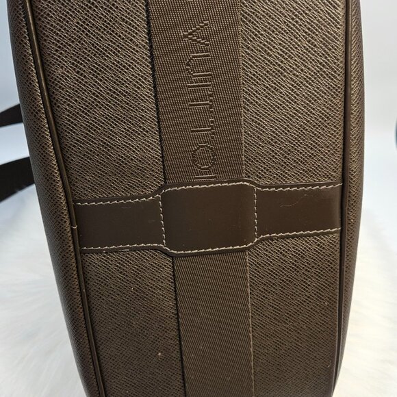 Louis Vuitton Taiga Reporter Crossbody bag - Picture 13 of 17